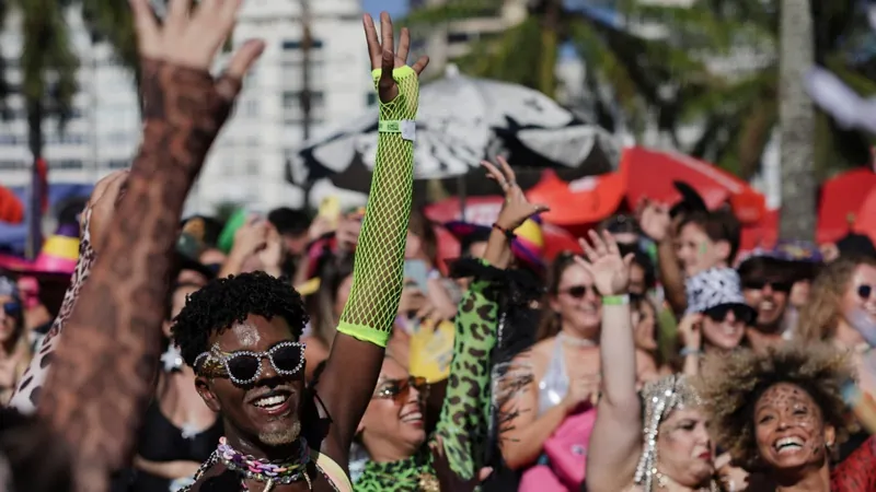 Galo da Madrugada e mais de 50 blocos agitam a terça de Carnaval em SP