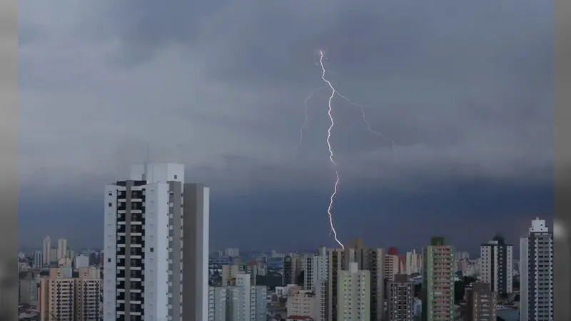 São Paulo tem alerta de temporal com aproximação de frente fria nesta terça (13)