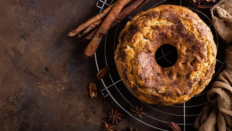 Bolo de canela: receita da chef Carole Crema fica pronta em 30 minutos