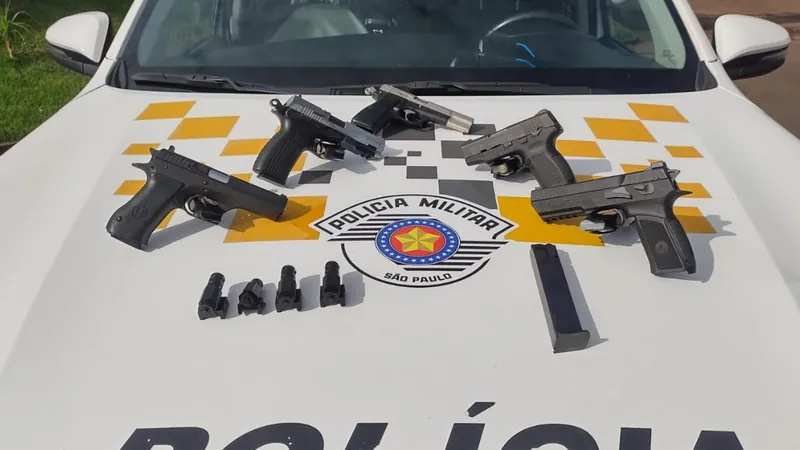 Casal é preso com armas de fogo escondidas dentro de um carro em Ourinhos