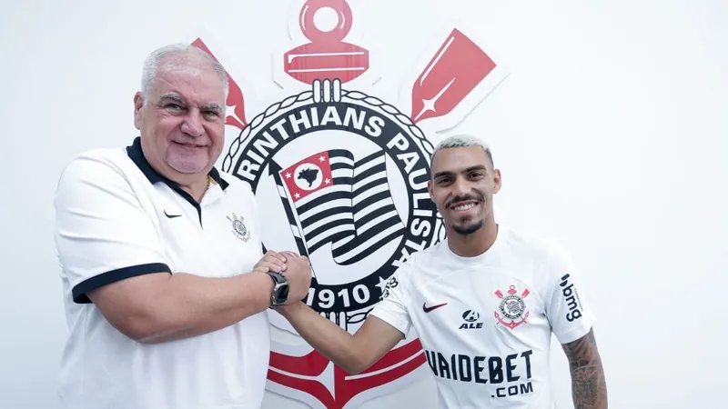 Corinthians anuncia a contratação do lateral-direito Matheuzinho