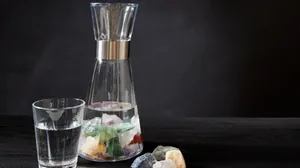 Garrafa de água com cristal: entenda os benefícios e saiba como usar