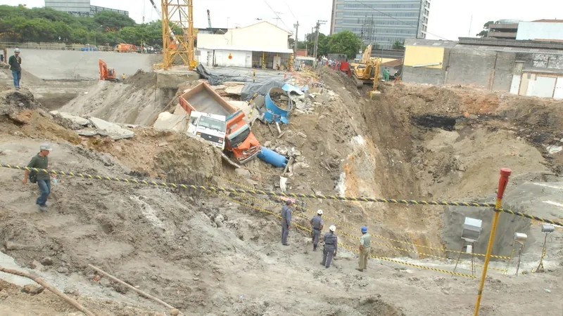 Justiça de SP condena 7 empresas e 6 pessoas por acidente em obra do Metrô