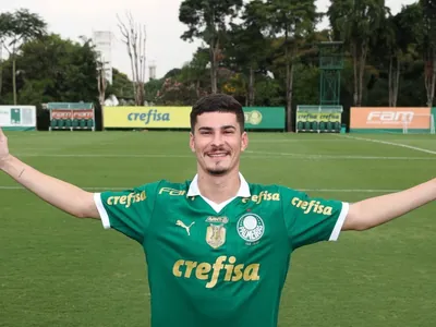 Rômulo sofre lesão na coxa e será desfalque do Palmeiras contra o Galo