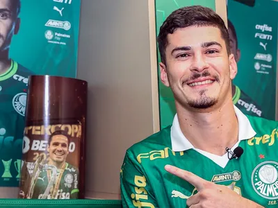 Rômulo assina por cinco anos com o Palmeiras: “sentimento de felicidade”