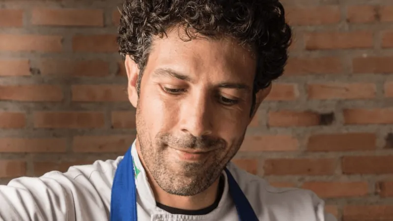 Rodrigo Oliveira prepara o legítimo tiramisù italiano, com biscoito caseiro