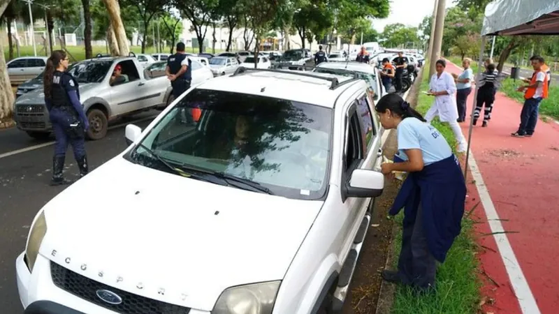 Mobilização de combate ao Aedes teve ‘blitz’ na avenida Philadelpho