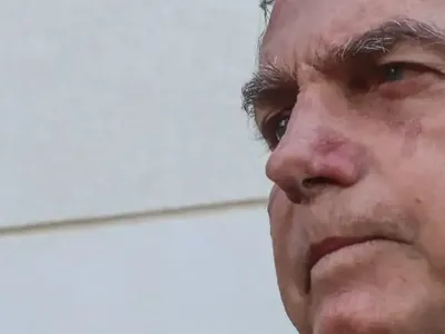 Bolsonaro fica em silêncio durante depoimento na Polícia Federal