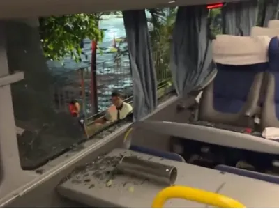 Ônibus do Fortaleza é apedrejado após empate com Sport; jogadores ficam feridos