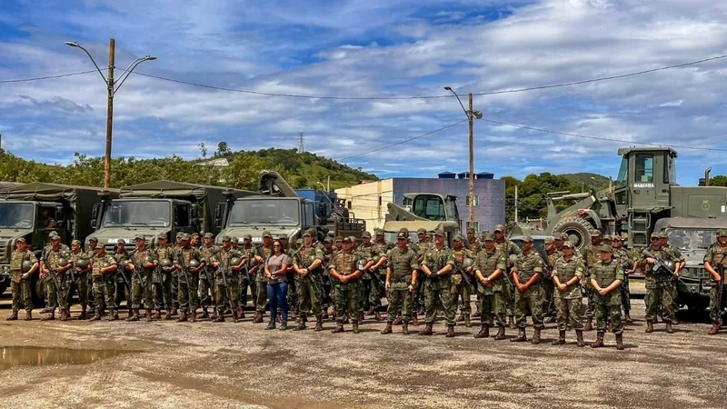 Trezentos fuzileiros navais da Marinha do Brasil vão atuar no Rio Grande do Sul 