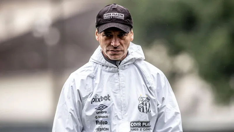 Santos quita dívida com técnico Fabián Bustos e aguarda queda do transfer ban