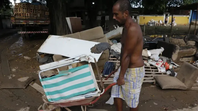 Sobe para 8 número de mortes após chuvas no estado do Rio de Janeiro
