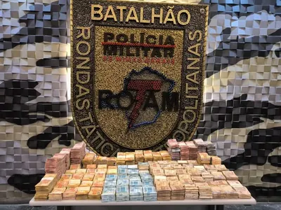 Casal preso com 300 mil reais tentou subornar agentes da Polícia Militar