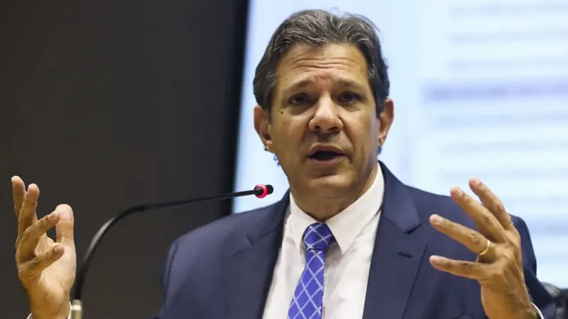 Fernando Haddad testa positivo para a Covid-19