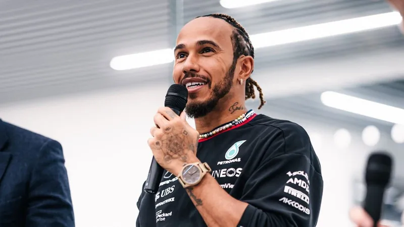 Hamilton correrá na Ferrari em 2025