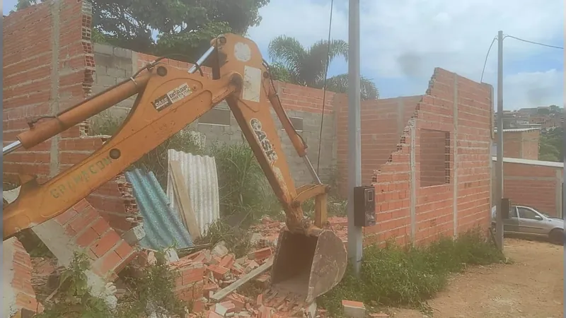 Prefeitura de Campinas demole sete casas em ocupação irregular no Campo Grande