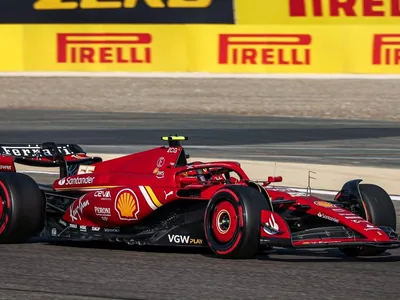 Sainz supera Alonso e lidera terceiro treino livre do GP do Bahrein