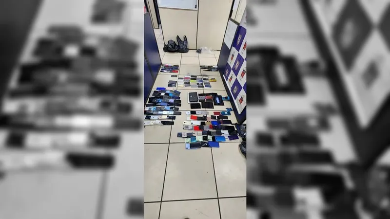Polícia Militar apreende 583 celulares no camelódromo da Uruguaiana