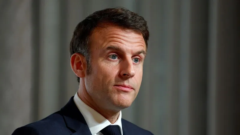 Macron descarta nomear governo liderado por coalizão de esquerda na França