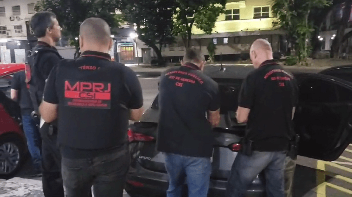 Suspeitos de furtar carros de luxo em locadora no RJ são alvos da Polícia e MPRJ