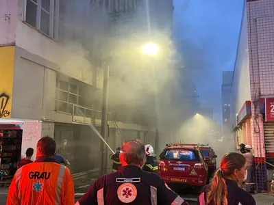 Loja pega fogo no Centro de Campinas e sete pessoas ficam feridas; veja vídeo 