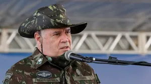 General Freire Gomes responde mais de 300 perguntas em depoimento na PF