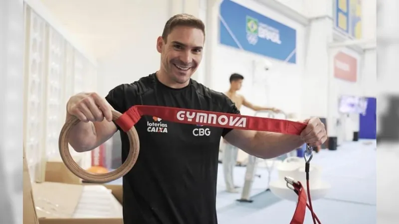 Arthur Zanetti com novos equipamentos no CT do COB