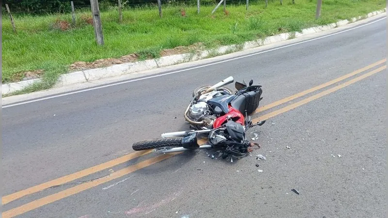 Morre motociclista que ficou gravemente ferido ao bater contra um caminhão