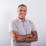 Ex-jogador de futebol pentacampeão mundial e apresentador do programa Jogo Aberto na Rede Bandeirantes