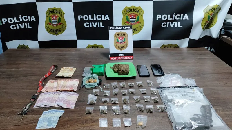 Policiais descobrem depósito de drogas e são recebidos a tiros