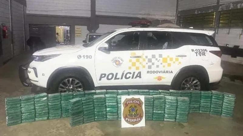 Caminhoneiro é preso com 300 kg de cocaína em Santa Cruz do Rio Pardo