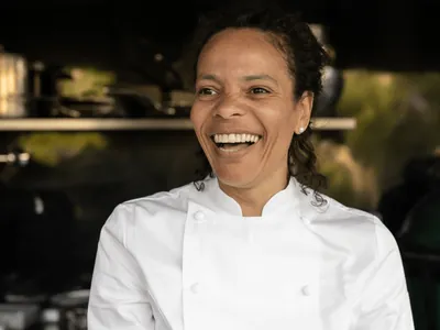 Do morro ao Louvre: chef brasileira domina alta gastronomia de Paris