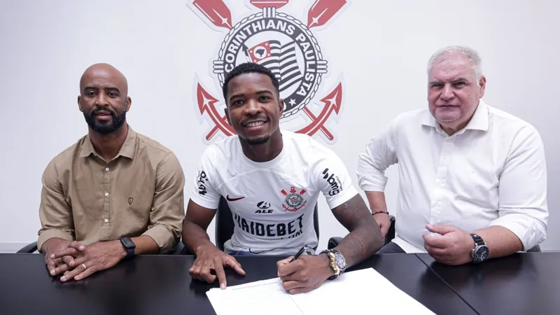 Corinthians anuncia a contratação do zagueiro Cacá, ex-Athletico