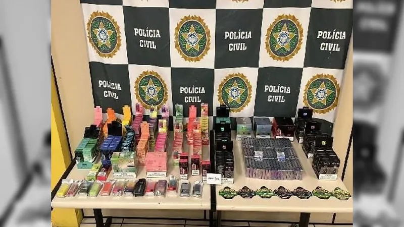 Polícia apreende 230 unidades de cigarros e sementes de canabis em Camorim