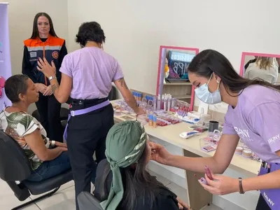 Defesa Civil de SP promove o Dia da Beleza para pacientes do Hospital da Mulher