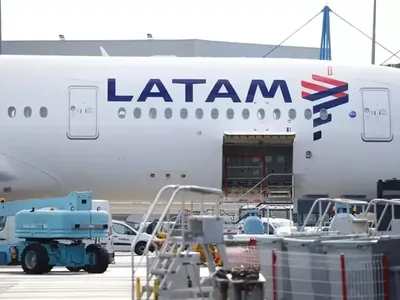 Após problemas em voo da Latam, brasileiros não sabem data final de destinos 