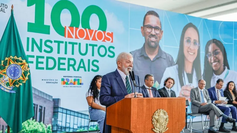 Governo Lula anuncia a construção de 100 institutos federais