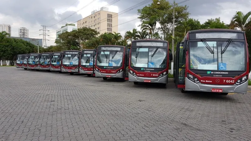 Ônibus da empresa Gatusa, de São Paulo