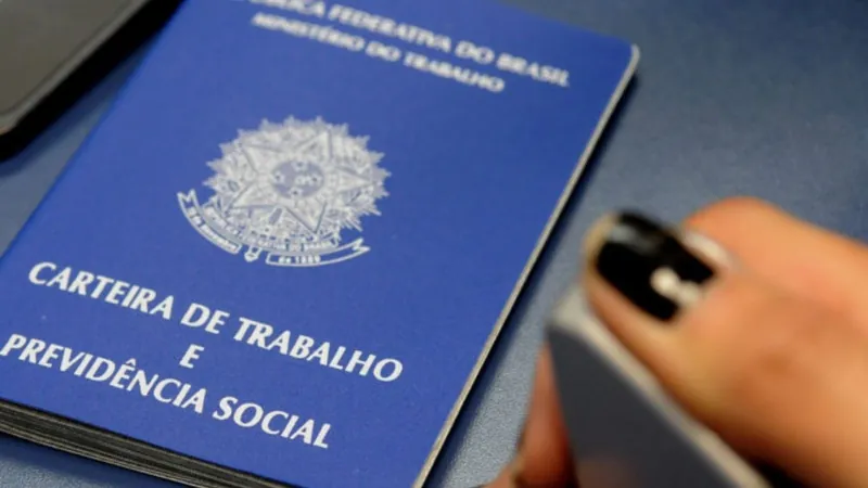 Brasil fecha janeiro com saldo positivo de 180.395 empregos com carteira