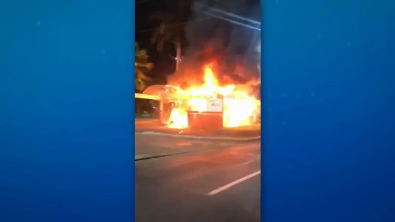 Incêndio destrói base do Samu no litoral de SP; não houve feridos