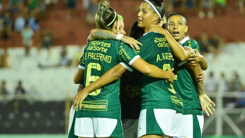 Palmeiras vence o Flamengo na primeira rodada e é líder do Brasileiro Feminino