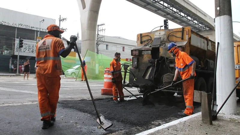 Buracos no asfalto é o problema mais citado em pesquisa em SP