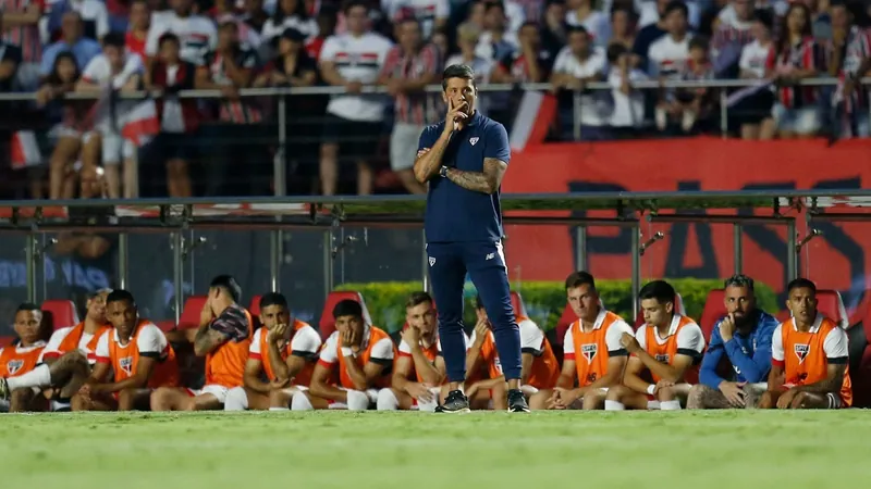 Carpini ouviu gritos de "burro" da torcida durante eliminação no Paulistão