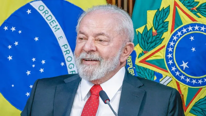 Lula reuniu seus ministros em Brasília nesta segunda-feira (18)
