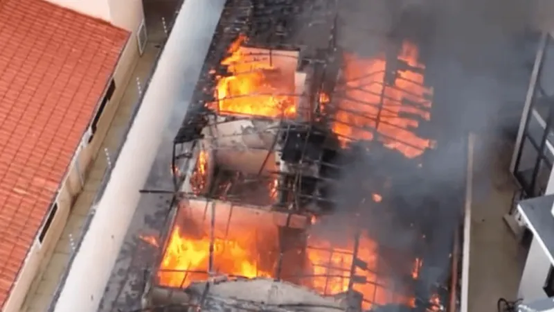 Incêndio deixa casa totalmente destruída em São Sebastião