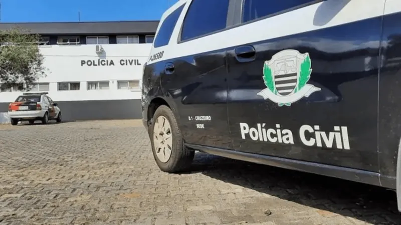 Detento rouba arma de policial e escapa de encarceramento em Cruzeiro