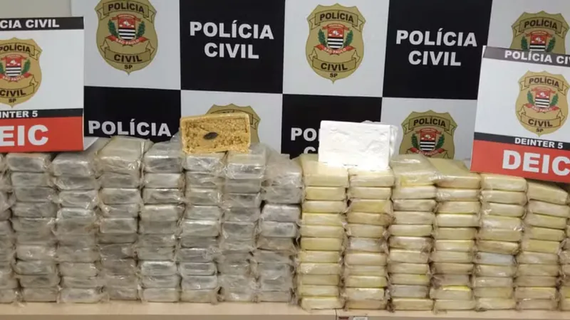 PC apreende 160 tijolos de cocaína pura e pasta base em Bálsamo