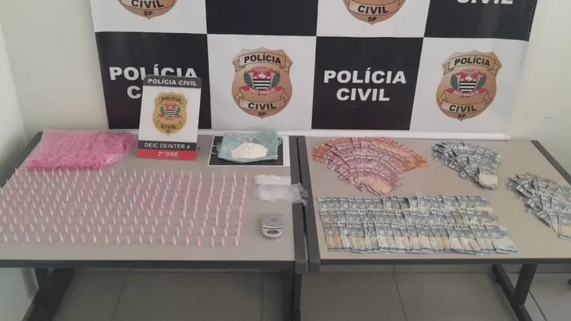 Casal é preso com 240 pinos recheados com cocaína em Bauru