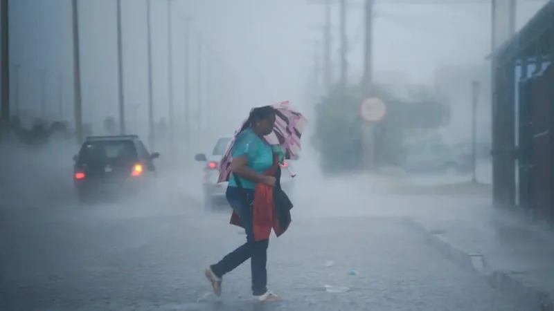 Virada no tempo causa estragos no RS; chuva forte já chega em outros estados