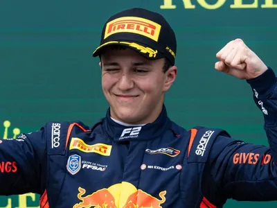 Rival de Bortoleto na briga por título da F2 vai guiar carro de Verstappen em Abu Dhabi